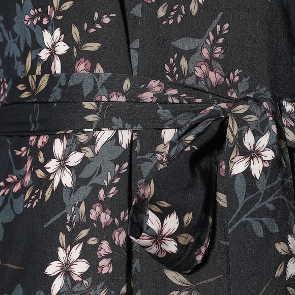 NWT Velvet brand Myrcella midi dress size small floral - Picture 4 of 4